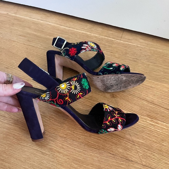 Manolo Blahnik embroidered block heels - Picture 7 of 7